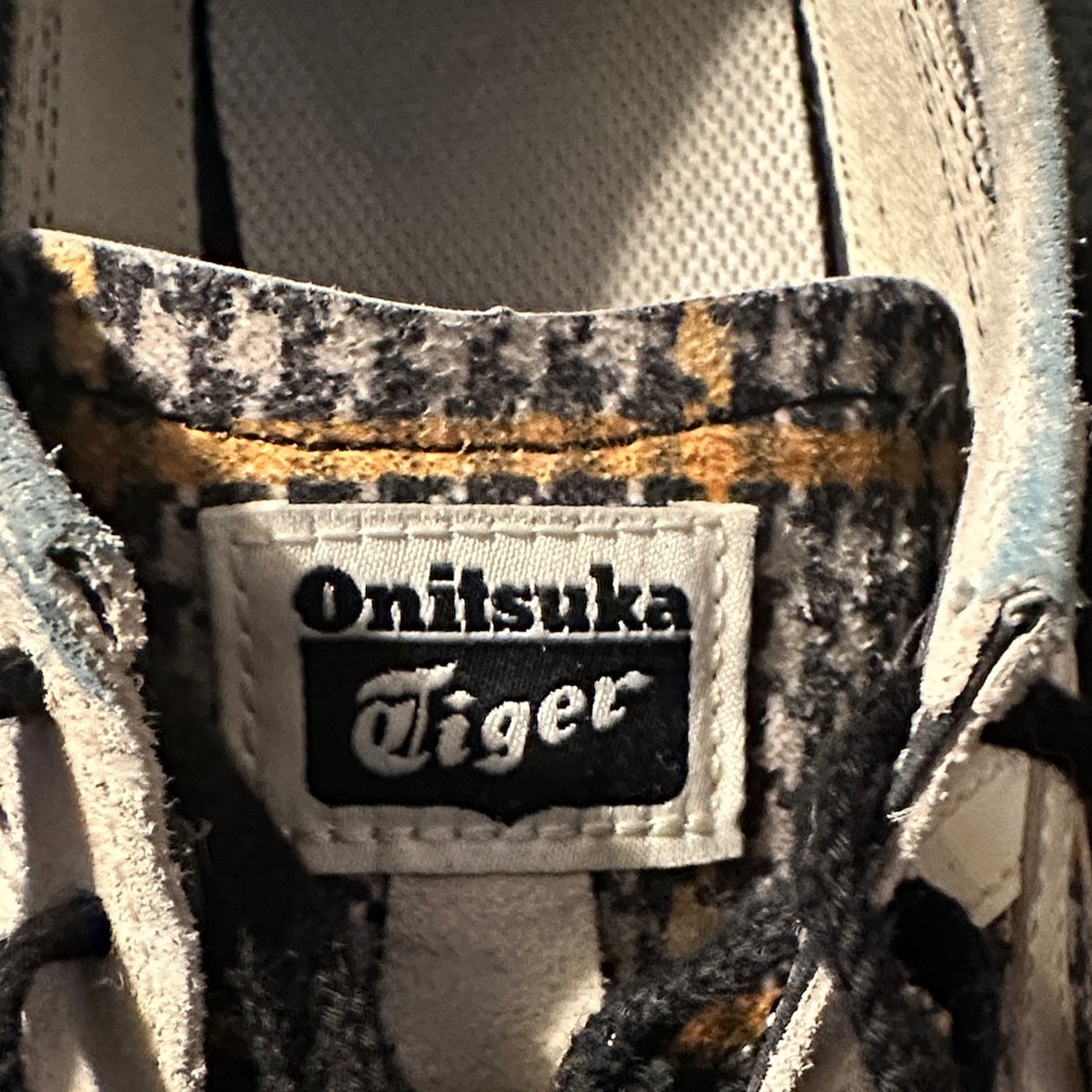 Stylish Men's Sneakers in Gray and Black - Picture 3 of 4